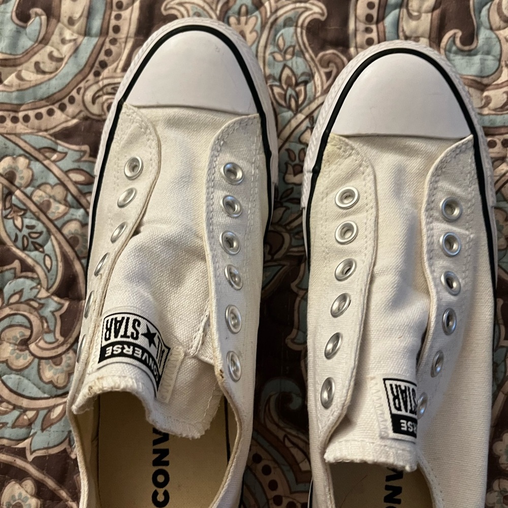 Converse lace free